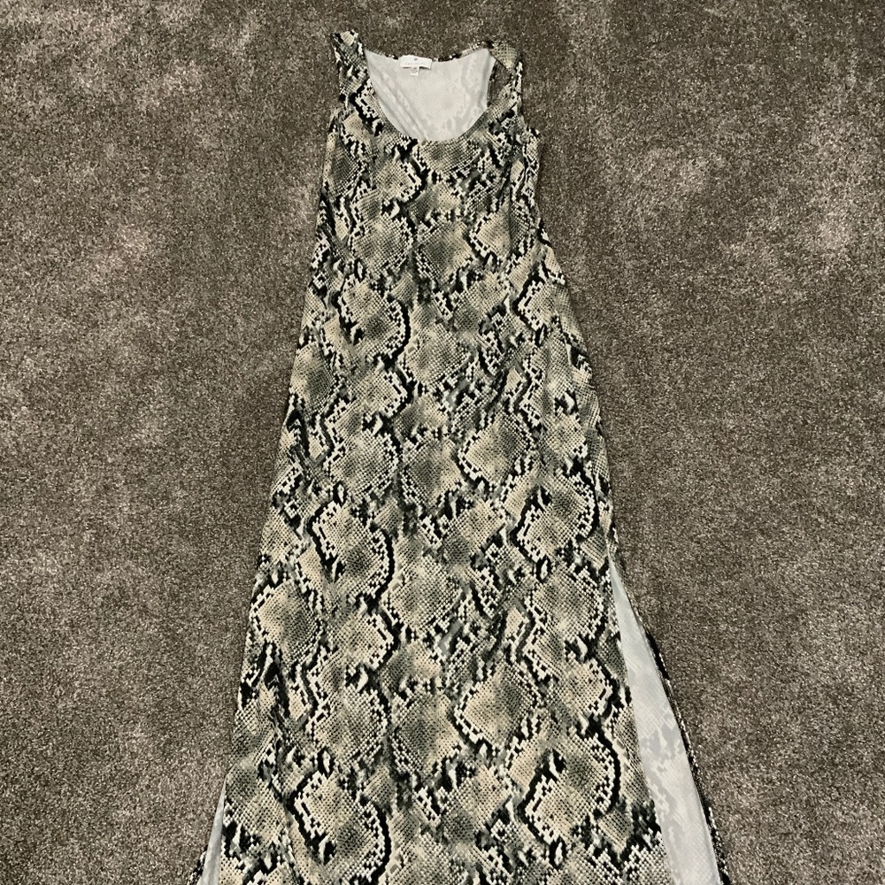 Women’s Maxi Dress. XS